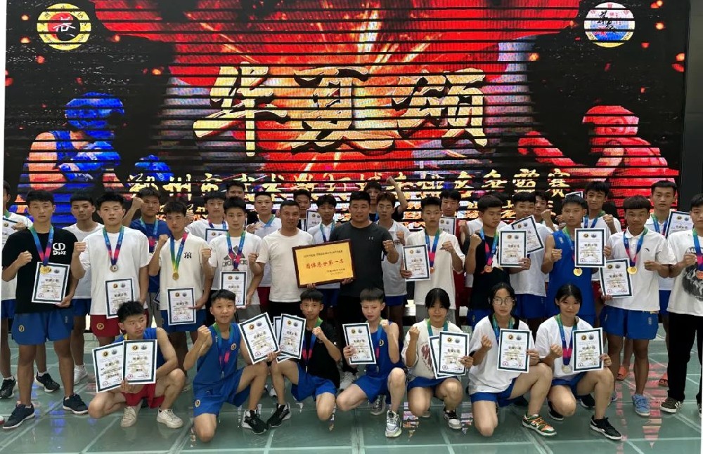 河南少林小龙武校在郑州市武术散打搏击···