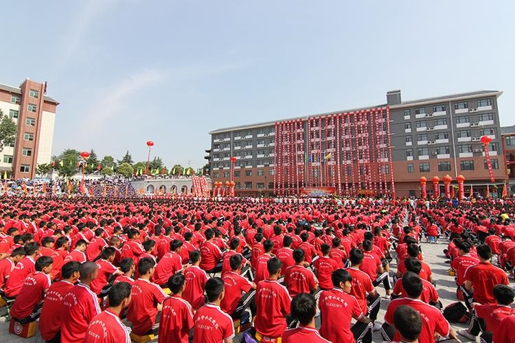 小龙武校普托班适合14周岁以上、有一定自理能力的孩子，系我校的标准班级。