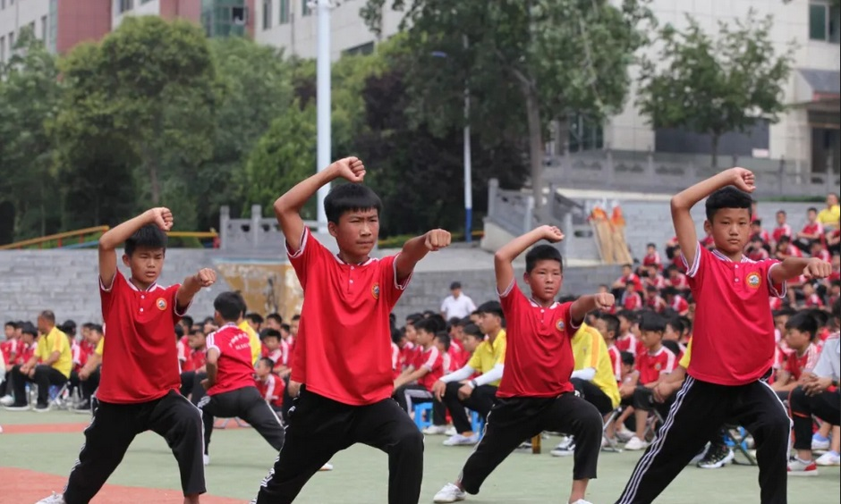 小龙武校高托班适合7-14周岁以上、有一定自理能力的孩子，系我校的中端班级。