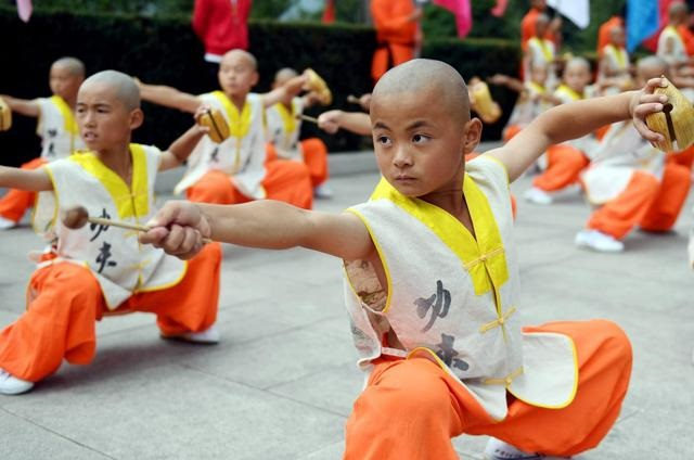 小龙武校幼儿特护班适合5—10周岁之间的孩子，如果家庭条件允许，年龄可适当放宽。有专门的生活老师24···